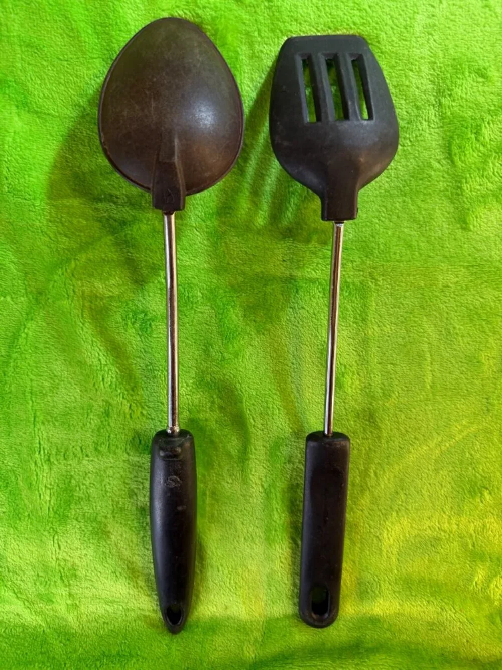 Black Kitchen Utensil Set with Spoon and Slotted Turner